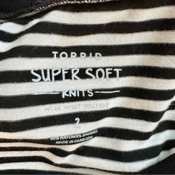 Torrid 2X Perfect Super Soft Crew Neck Short Sleeve Tee Torrid Size 2​ - Picture 6 of 8